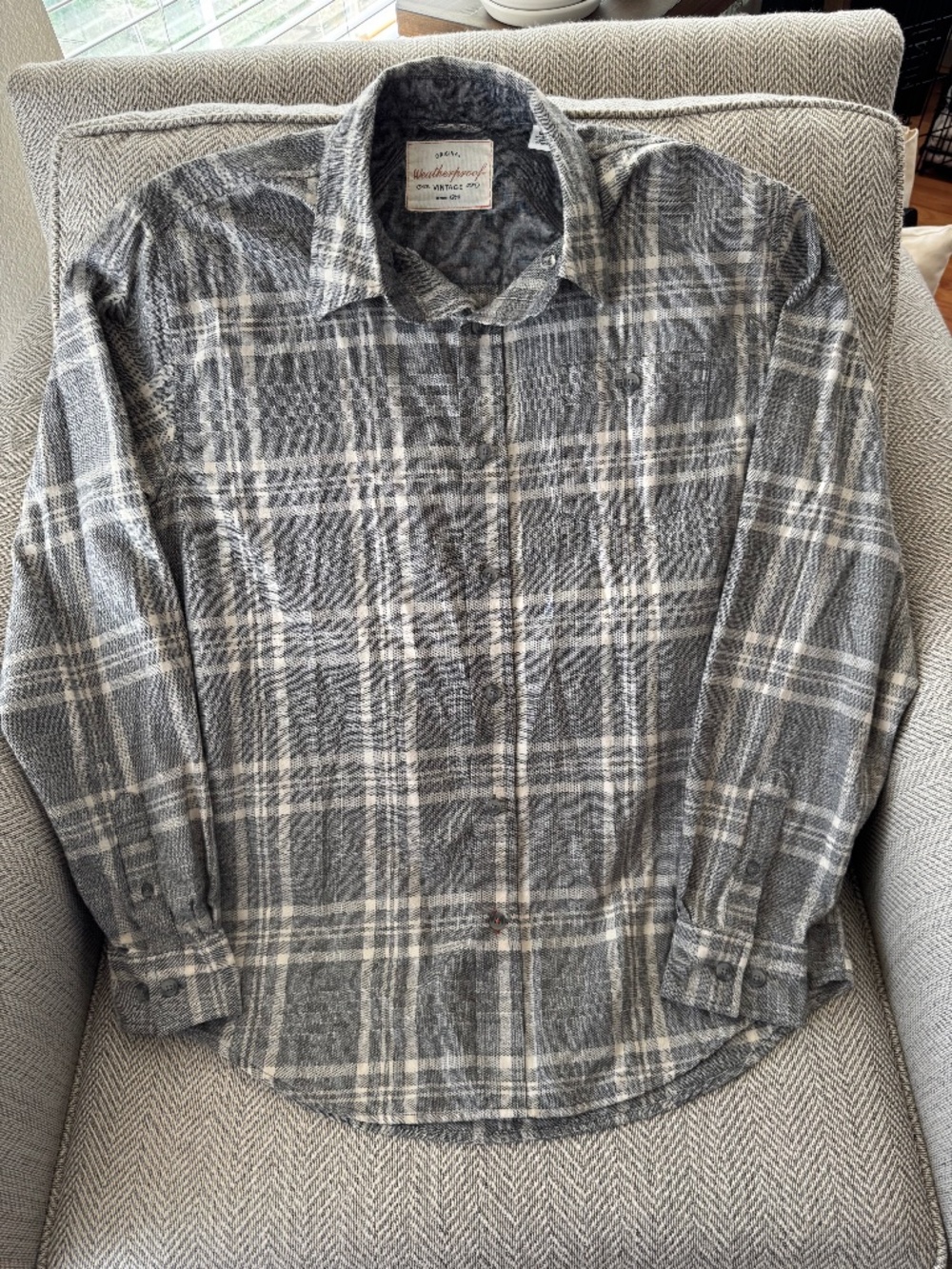 Weatherproof Vintage gray and white plaid flannel button down up shirt